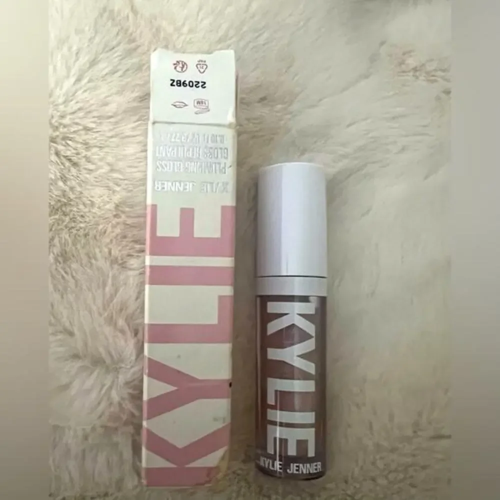 Kylie Jenner Plumping Gloss shade - Bubbly